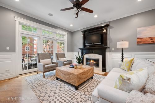 3247 Clifton Ave, Chicago, IL 60657-3318