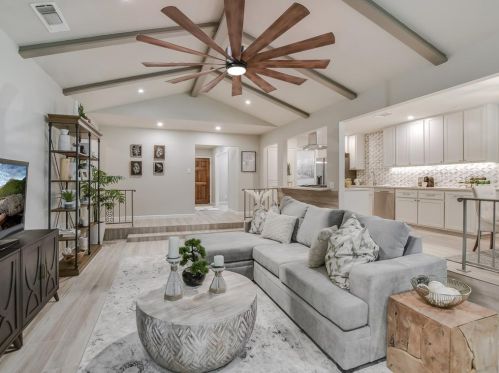 9015 Collinfield Dr, Austin TX  78758-6706 exterior