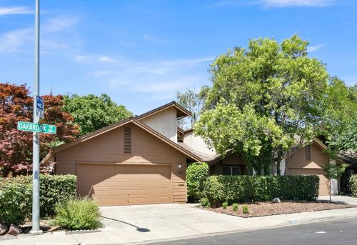 529 Oakbrook Dr, Modesto, CA 95354-1630