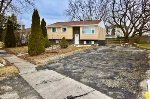 2436 Kennedy Dr, North Chicago, IL 60064-1663