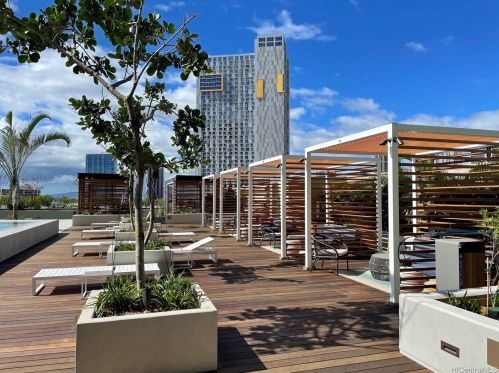 987 Queen St, Honolulu HI  96814-4118 exterior