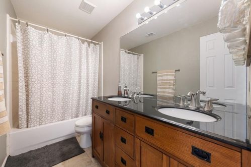 3921 Cyn Gln Cir, Austin TX  78732-2187 exterior