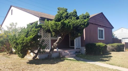 2405 Candlewood St, Lakewood, CA 90712-2101