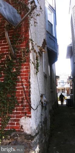 4832 10th St, Philadelphia, PA 19141-3930