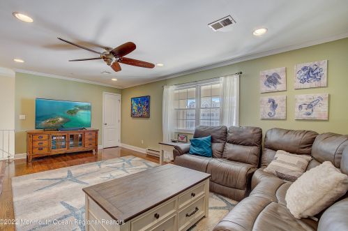 101 New Jersey Ave, Point Pleasant Beach, NJ 08742-3375