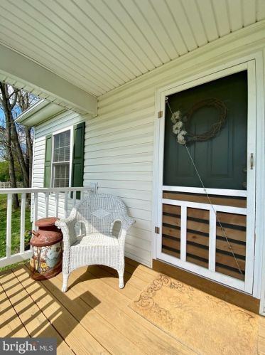10 Roberts Ln, Boyce, VA 22620-9617