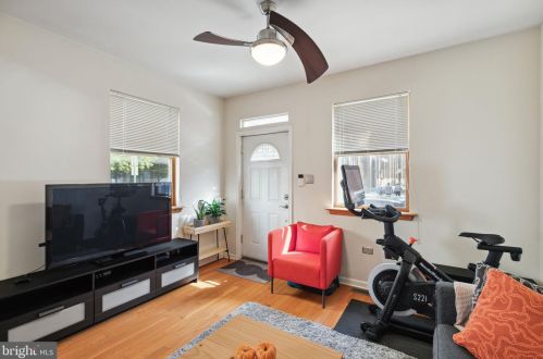 812 12 St, Philadelphia PA 19147-2624 exterior