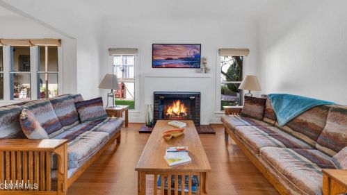 1033 Pine St, Santa Monica, CA 90405-3923