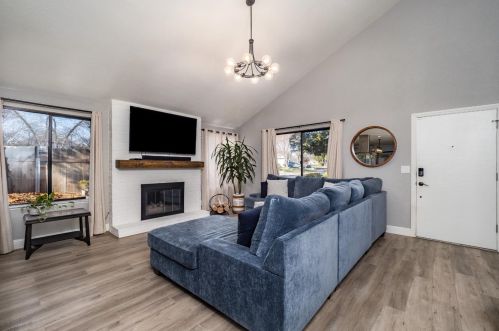 8050 Willow Glen Ct, Citrus Heights, CA 95610-4636