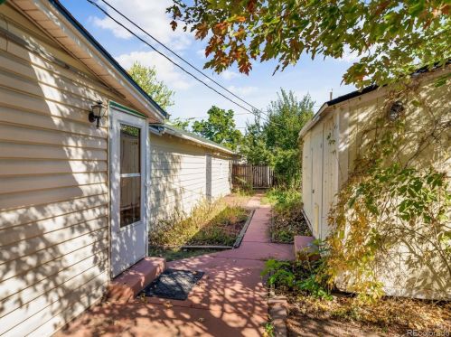 3234 Logan St, Englewood, CO 80113-2626