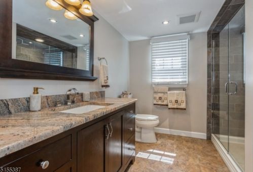 32 Boulder Run Rd, Paterson NJ 07501-3356 exterior