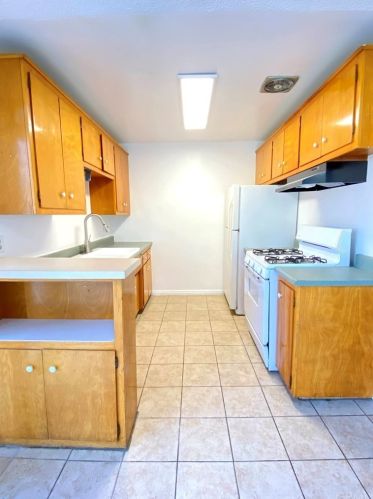 1033 Springfield St, Upland CA 91786-2625 exterior