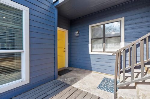 7302 Cave Holw, Austin TX  78750-8243 exterior