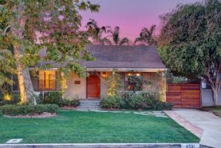 8331 Colegio Dr, Los Angeles, CA 90045-2405