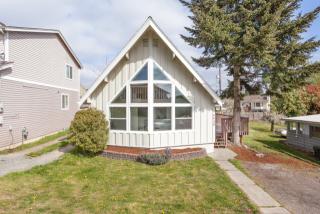 4430 Camano Pl, Seattle, WA 98118-4627