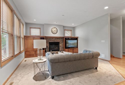 2332 Fieldstone Curv, Saint Paul MN  55129-6218 exterior