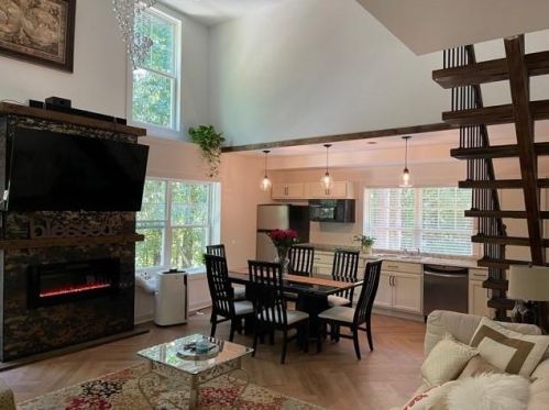 136 Sixes Creek Trl, Holly Springs, GA 30114-8922