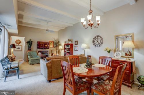 48 Valleybrook Dr, Lancaster PA  17601-4618 exterior