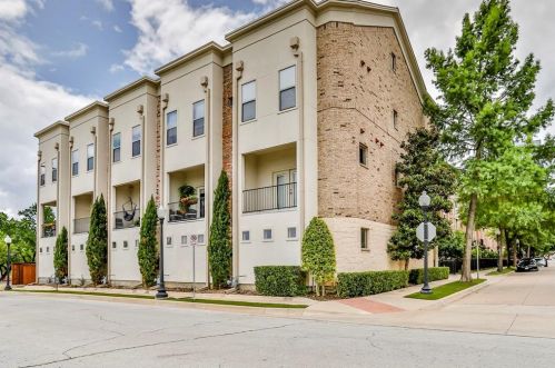 724 1st St, Fort Worth, TX 76102-2704