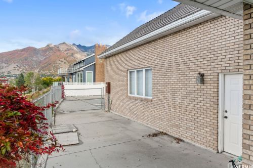 2515 Willow Hl Dr, Sandy UT 84093-1894 exterior