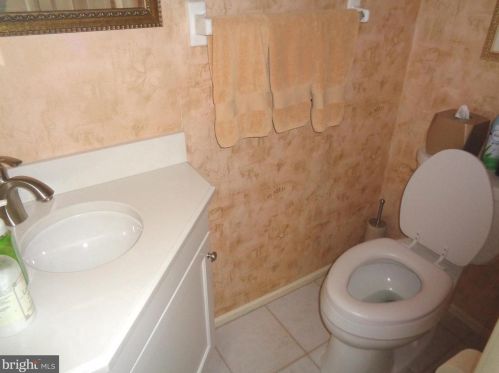 38 Topaz Ln, Trenton NJ 08690-3614 exterior