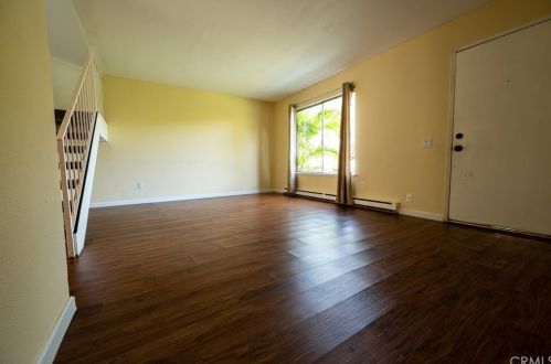 341 Carriage Dr, Santa Ana, CA 92707-4152