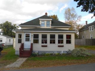12 Robinson St, Fairfield, ME 04937-1127