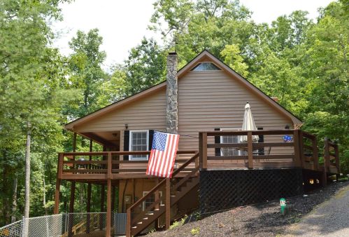 15 Mississippi Ln, Tiger, GA 30576-1831