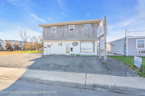 204 Channel Dr, Point Pleasant Beach, NJ 08742-2621