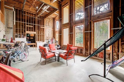 4450 Crestwicke Pointe, Atlanta GA  30319-1081 exterior