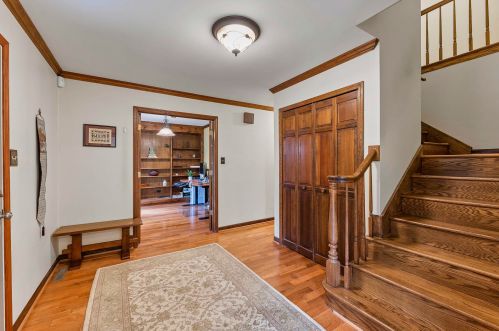 2401 Norfolk Ct, Naperville, IL 60565-3401
