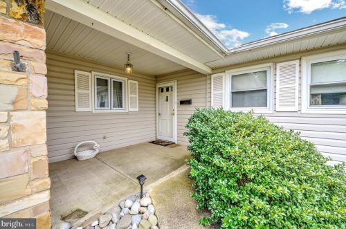 56 Garland Ln, Willingboro, NJ 08046-3012