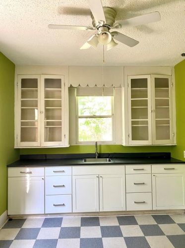 3205 17th St, Austin TX  78721-1009 exterior