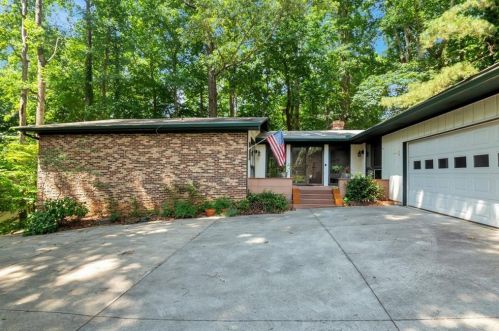 174 Weatherstone Pkwy, Marietta, GA 30068-3484