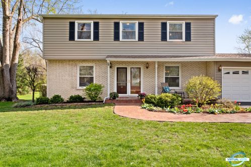 231 80th St, Willowbrook, IL 60527-2407
