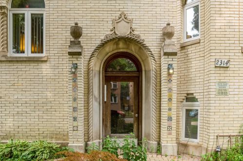 2314 Farwell Ave, Chicago, IL 60645-4702