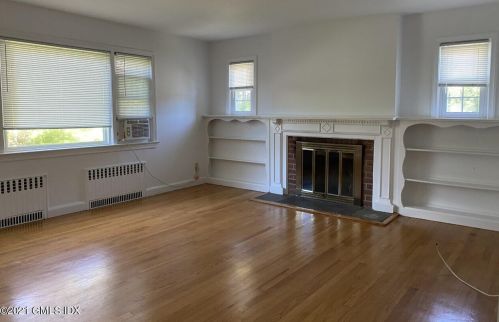 20 Highland Rd, Greenwich CT  06830-6015 exterior