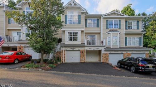 1004 Shadowlawn Dr, Green Brook, NJ 08812-1754