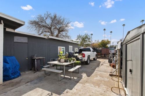 2950 11th St, Riverside CA  92507-4961 exterior