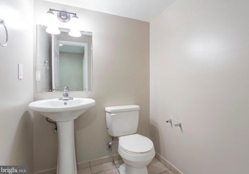 1704 4 St, Philadelphia PA 19133-3230 exterior