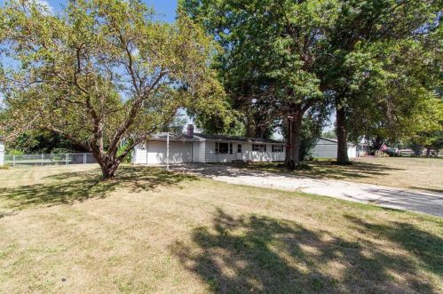 1314 Van Stone Dr, Rockford, IL 61115-2159