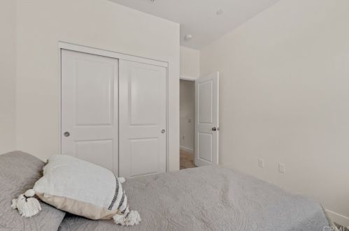 806 Santa Ana Blvd, Santa Ana CA 92701-3962 exterior