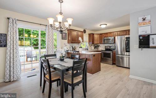 319 Devon Dr, Lancaster PA  17603-4609 exterior