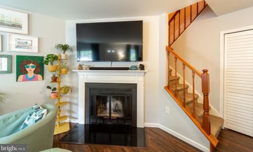 68 Cheverny Ct, Trenton NJ  08619-4716 exterior