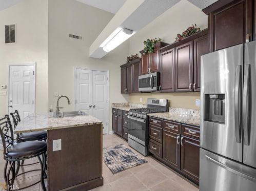 225 Courtyard Dr, Newnan, GA 30265-3166