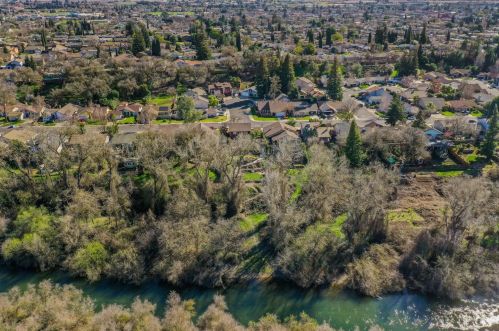 836 Ridgeview Ct, Valley Home, CA 95361-2652