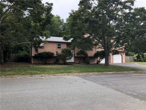 75 Sunnyside Dr, Warwick, RI 02889-4408