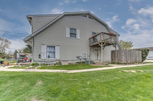 1528 Stonehenge Dr, Sycamore, IL 60178-2659