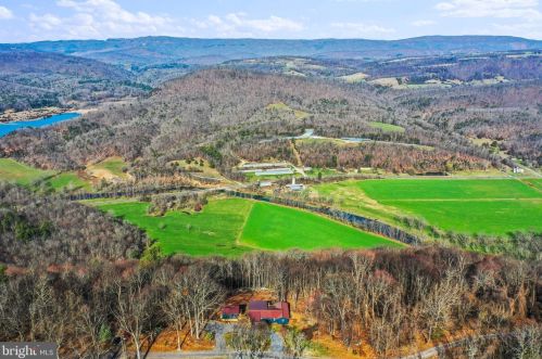 1034 Toms Knob Approach, Lost City WV 26810-8428 exterior