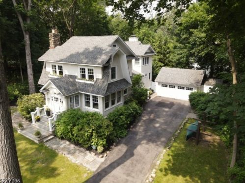 15 Lowell Ave, Mountain Lakes, NJ 07046-1111